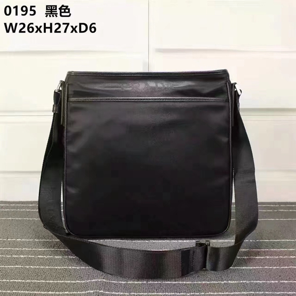 プラダバッグ正面デザイン